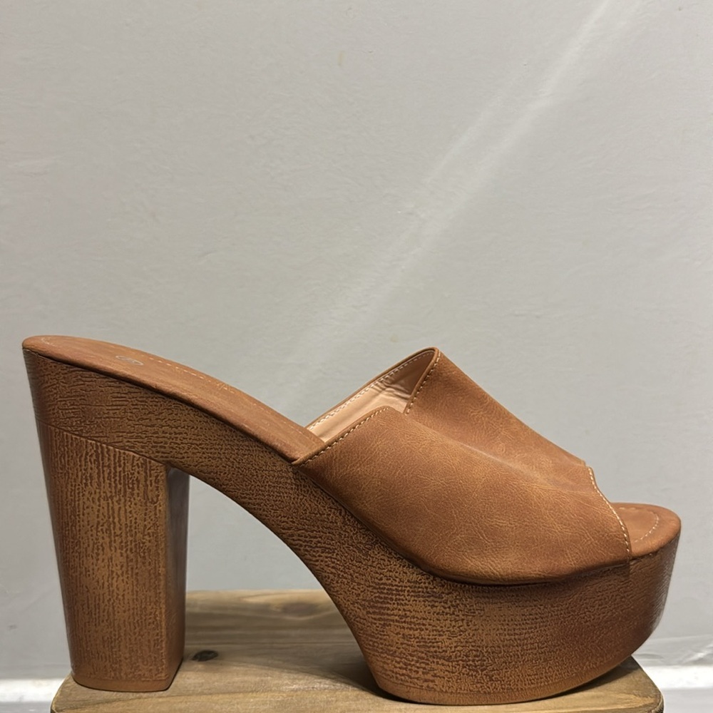 Brown platform mule with thick block heel and open toe - Picture 2 of 5
